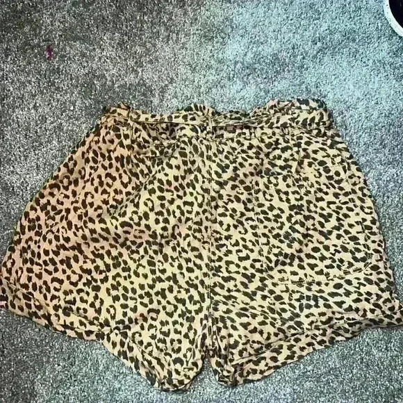 Aerie Leopard Animal Print Pull-On Paperbag Style Cuffed Camp Short Size S Small - Picture 6 of 6